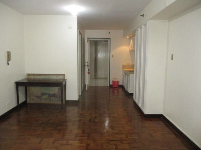 Newly Painted Condo for Rent  Makati Poblacion Jupiter Rockwell08