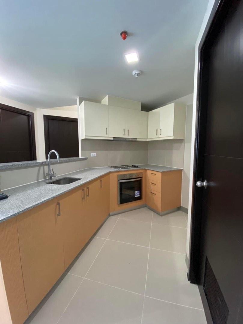 For Rent 2 bedroom unit in Uptwon Parksuites BGC Taguig near Uptown Mall03
