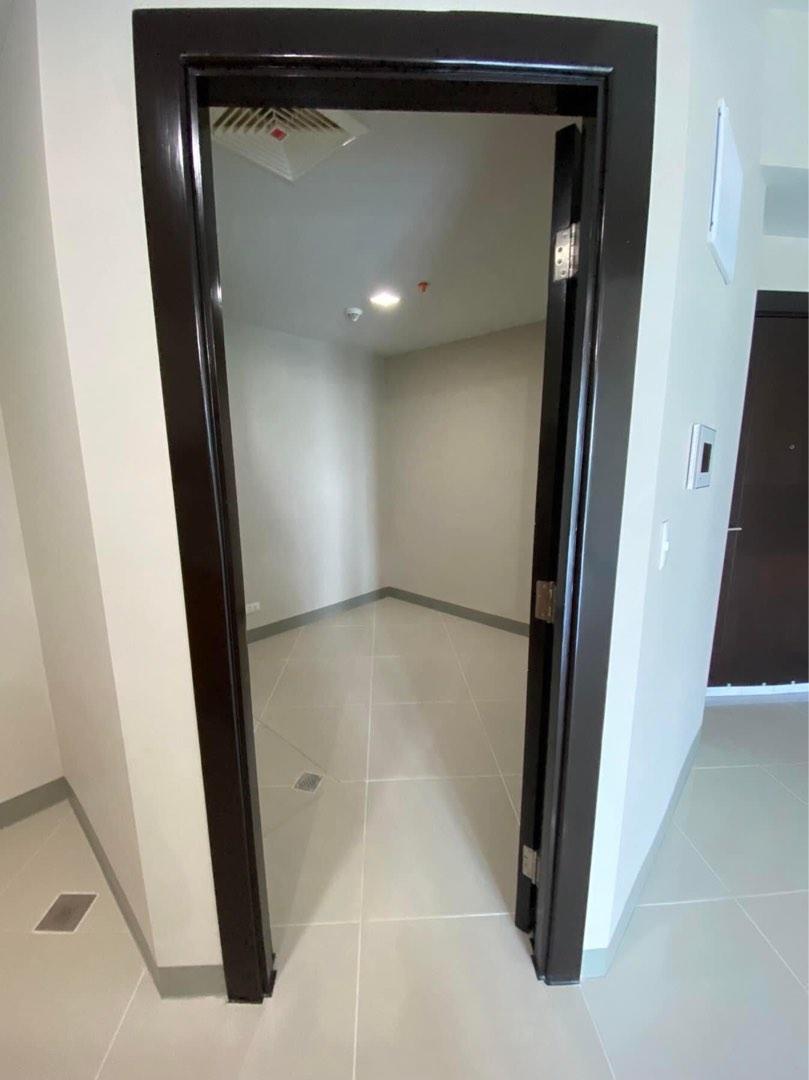 For Rent 2 bedroom unit in Uptwon Parksuites BGC Taguig near Uptown Mall05