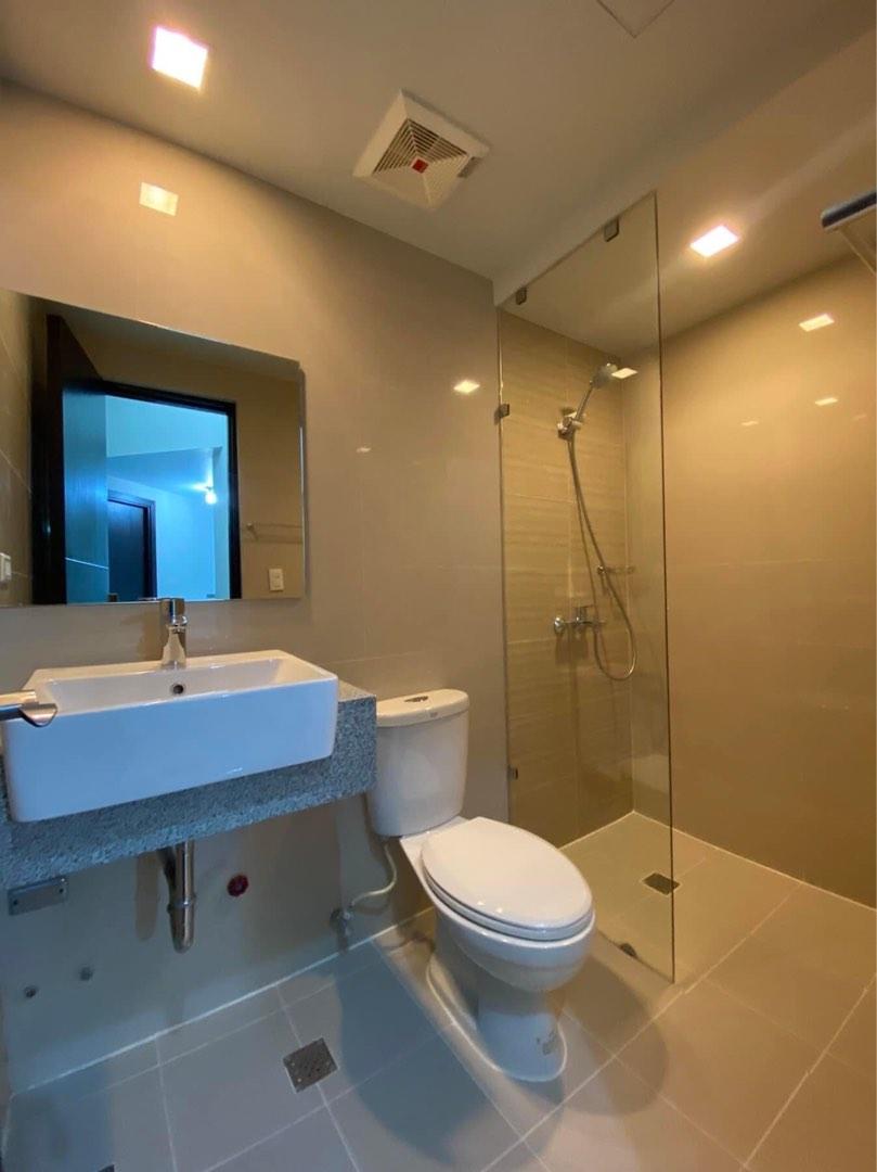 For Rent 2 bedroom unit in Uptwon Parksuites BGC Taguig near Uptown Mall06