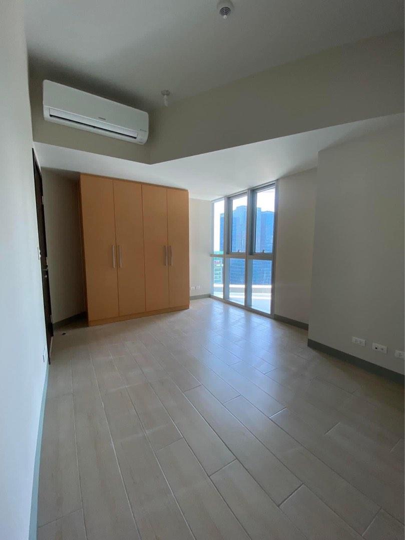 For Rent 2 bedroom unit in Uptwon Parksuites BGC Taguig near Uptown Mall08