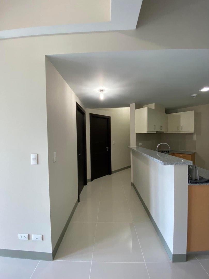 For Rent 2 bedroom unit in Uptwon Parksuites BGC Taguig near Uptown Mall09