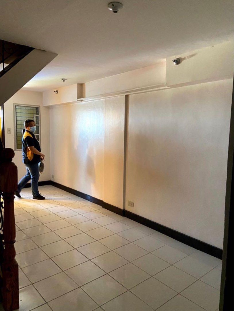 2 Bedroom 2-floor Condo Unit (Las Piñas)02
