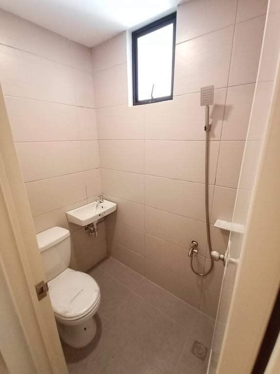 4 BR & 3 T&B in Quezon City09