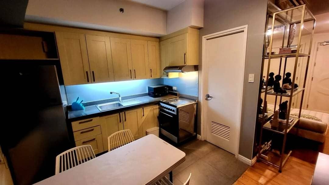 FOR SALE: 2 BEDROOM IN ONE ROCKWELL WEST03
