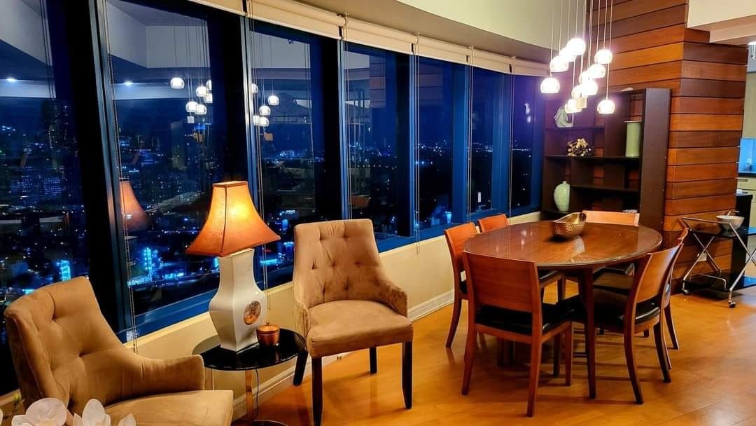 FOR SALE: 2 BEDROOM IN ONE ROCKWELL WEST08