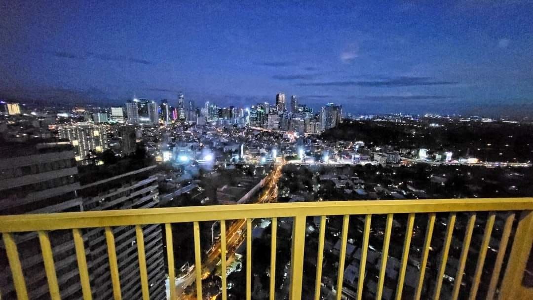 FOR SALE: 2 BEDROOM IN ONE ROCKWELL WEST10