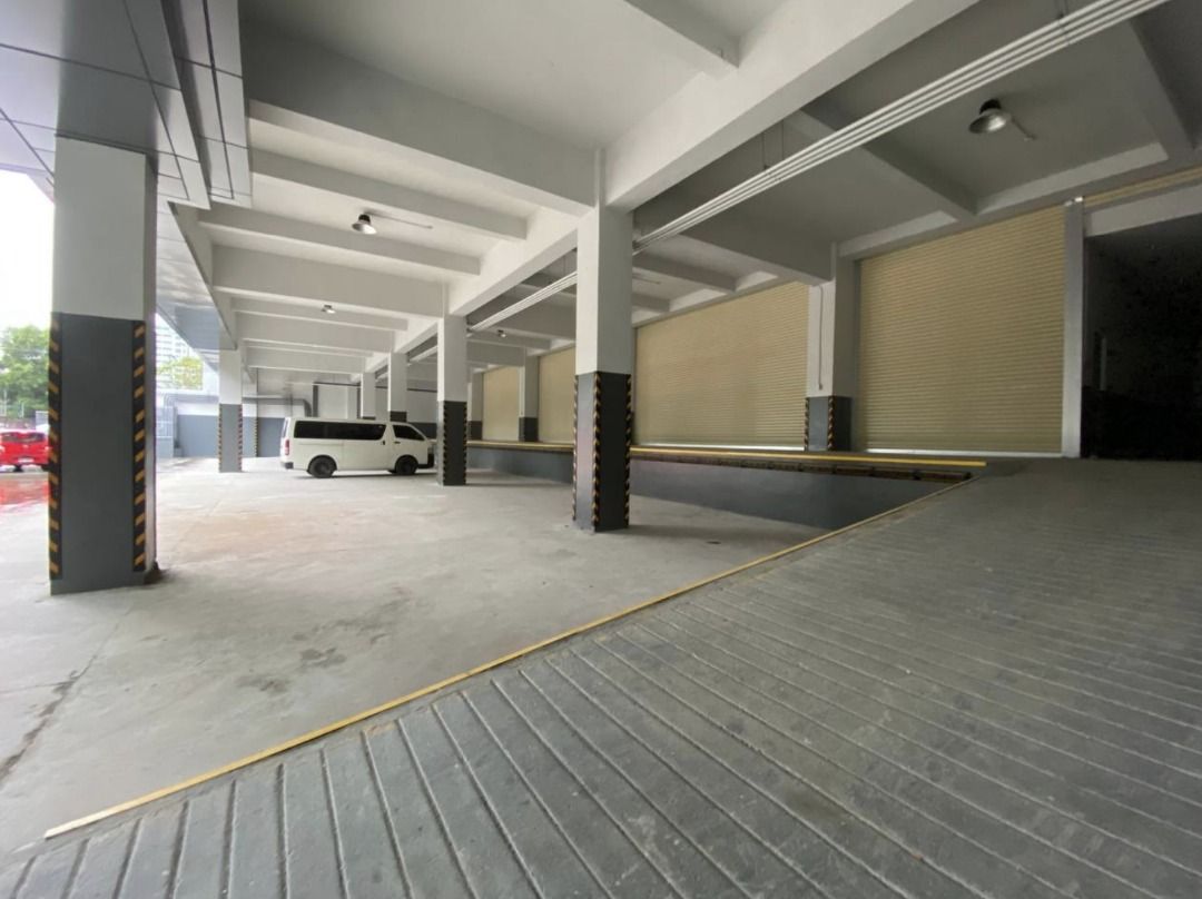 4 Storey Office Warehouse in Queensway Commercial Center Parañaque City Warehouse for Rent | Fretrato ID: IR14802
