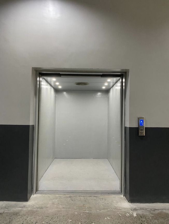 4 Storey Office Warehouse in Queensway Commercial Center Parañaque City Warehouse for Rent | Fretrato ID: IR14805