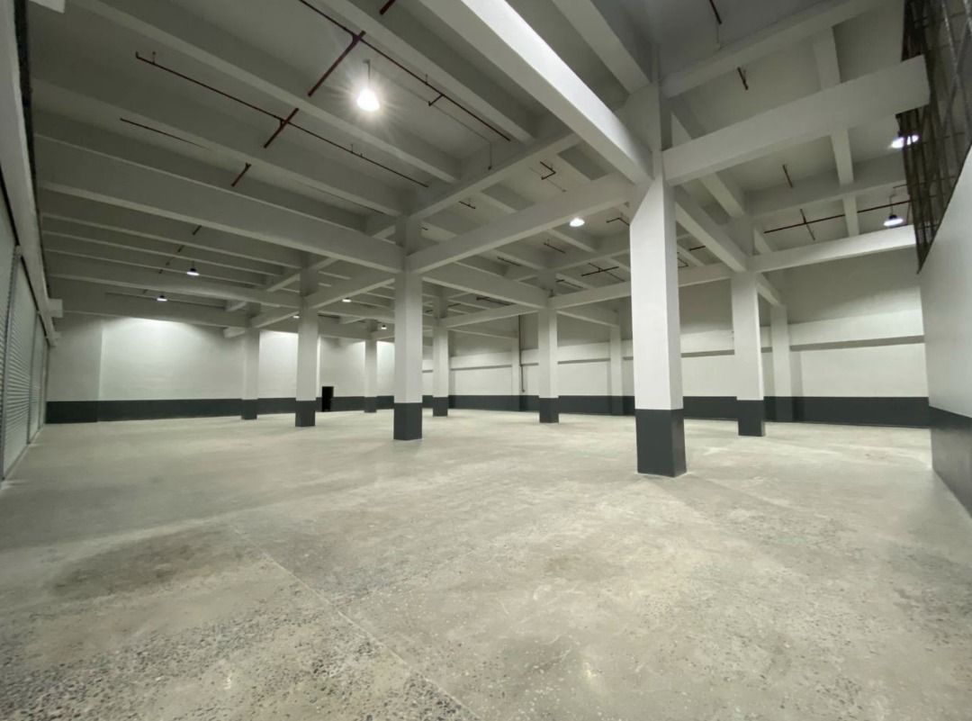 4 Storey Office Warehouse in Queensway Commercial Center Parañaque City Warehouse for Rent | Fretrato ID: IR14806