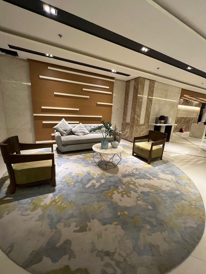 "Fully Furnished Penthouse For Daily , weekly, monthly  lease"09