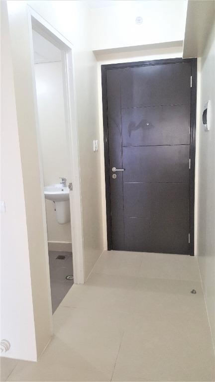 Unfurnished Bare Studio Unit for Lease06