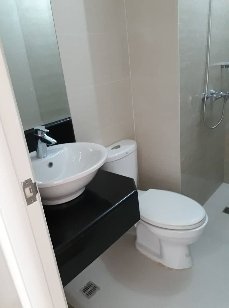 150NEWPORT5XX For Rent Semi furnished 1BR unit in 150 Newport Boulevard10