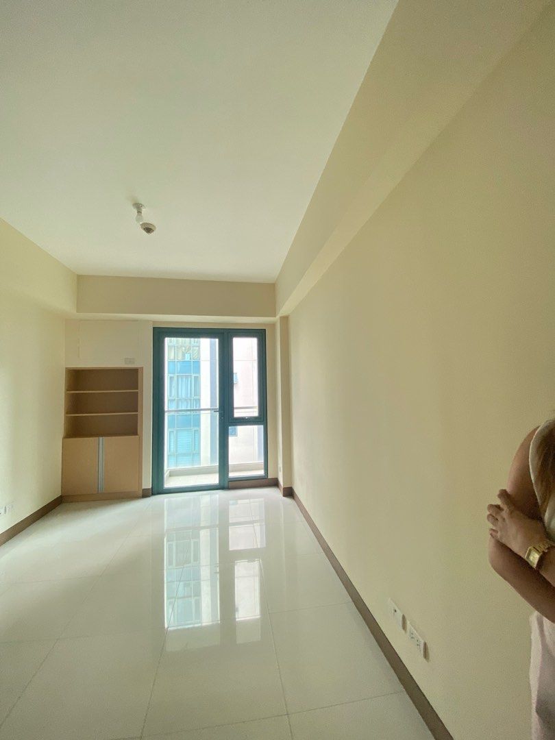 1 Bedroom  BARE Condo for Rent in Newport Pasay Across Airport04