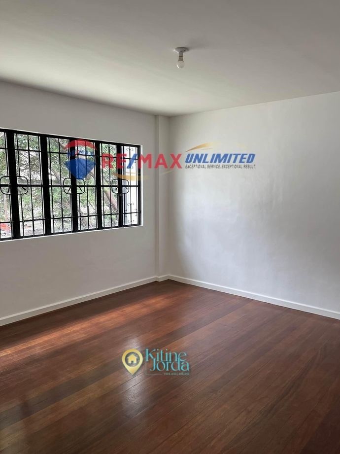 "or rent Greenhills townhouse, Eisenhower St, Greenhills"05
