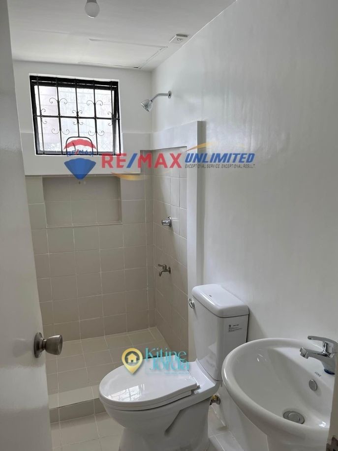 "or rent Greenhills townhouse, Eisenhower St, Greenhills"06