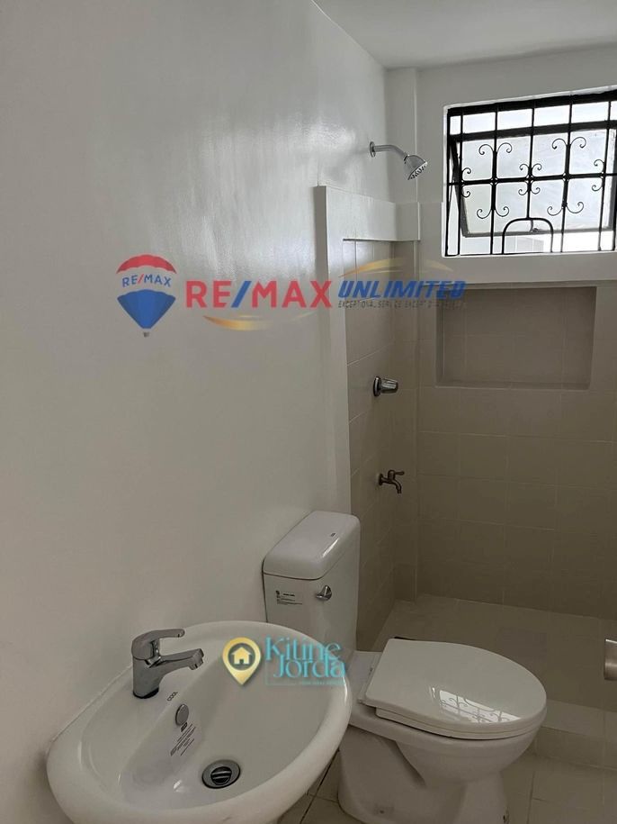 "or rent Greenhills townhouse, Eisenhower St, Greenhills"07
