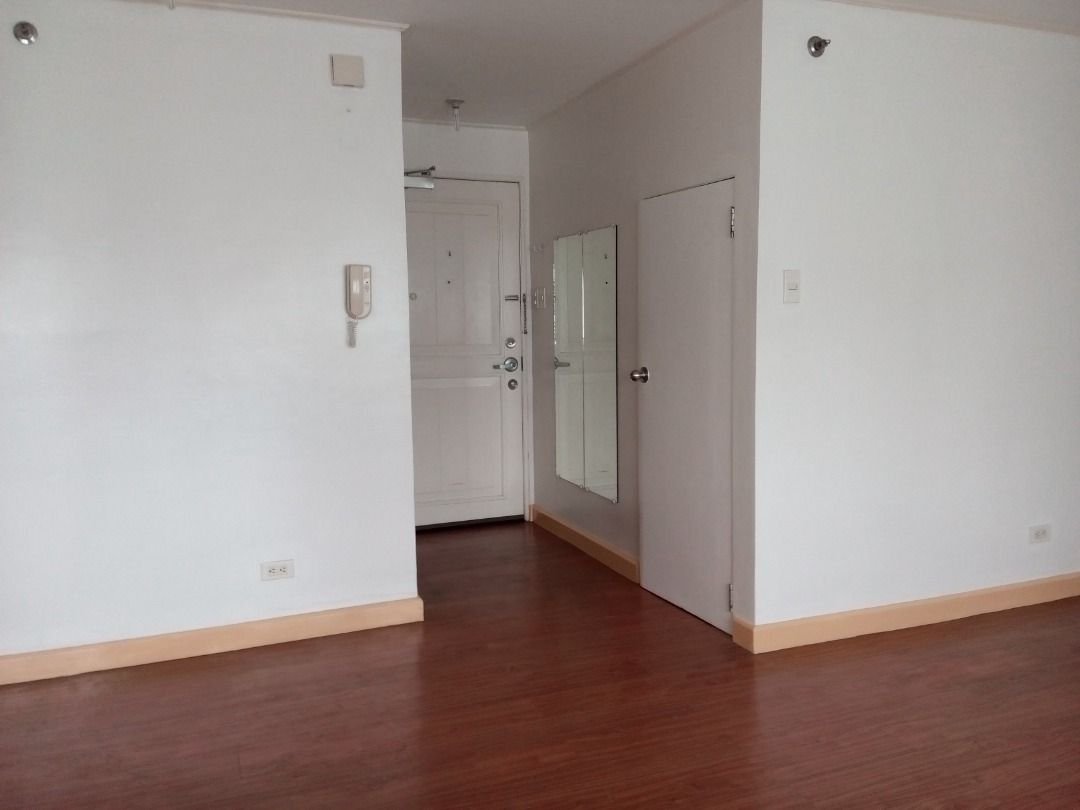 Big semi furnished studio unit at Pioneer Pointe02