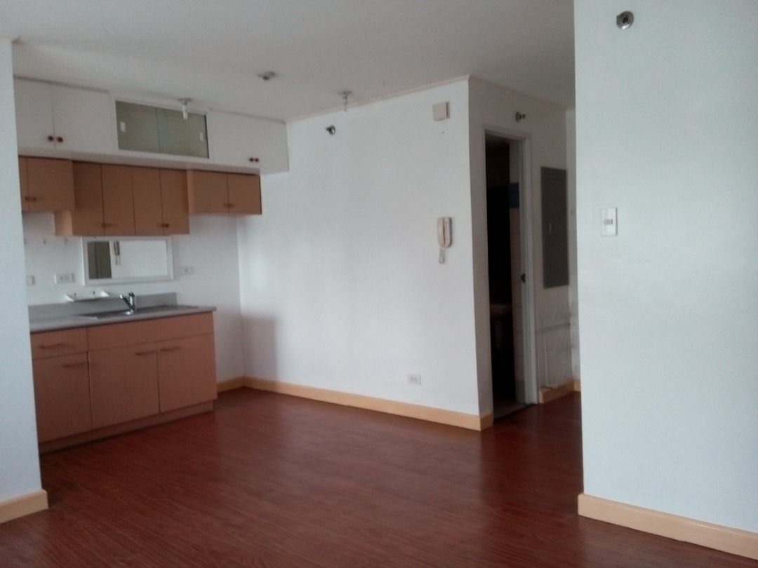 Big semi furnished studio unit at Pioneer Pointe04