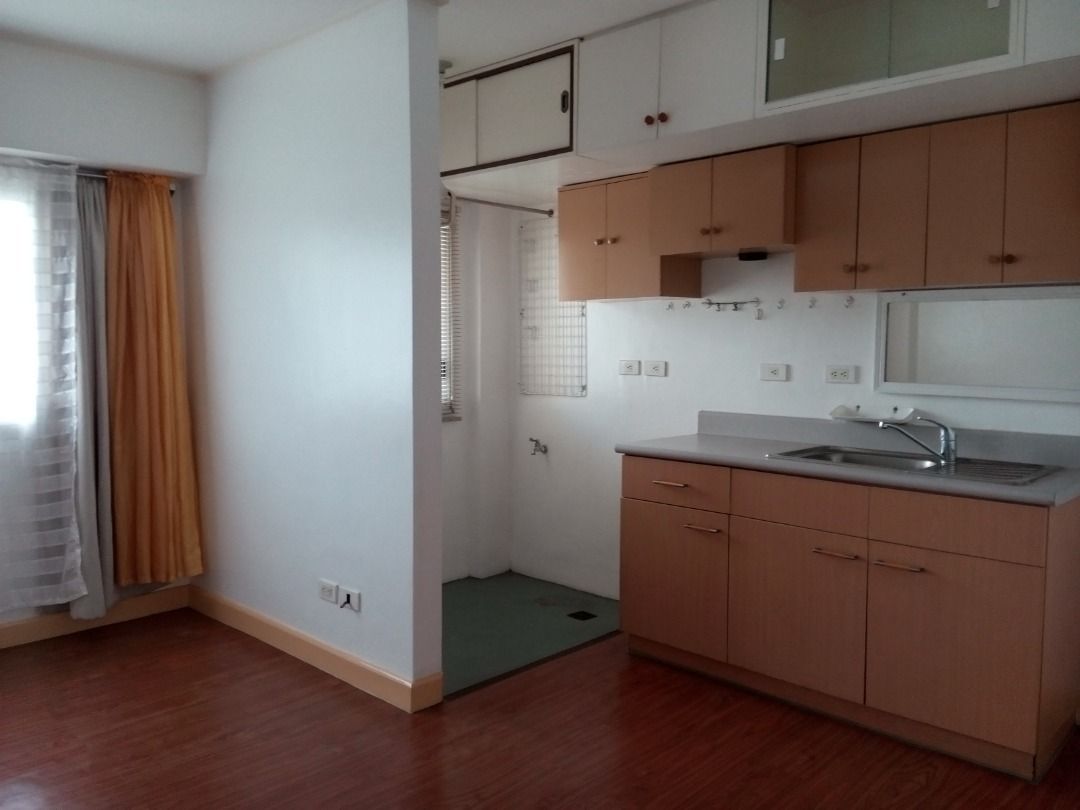 Big semi furnished studio unit at Pioneer Pointe05