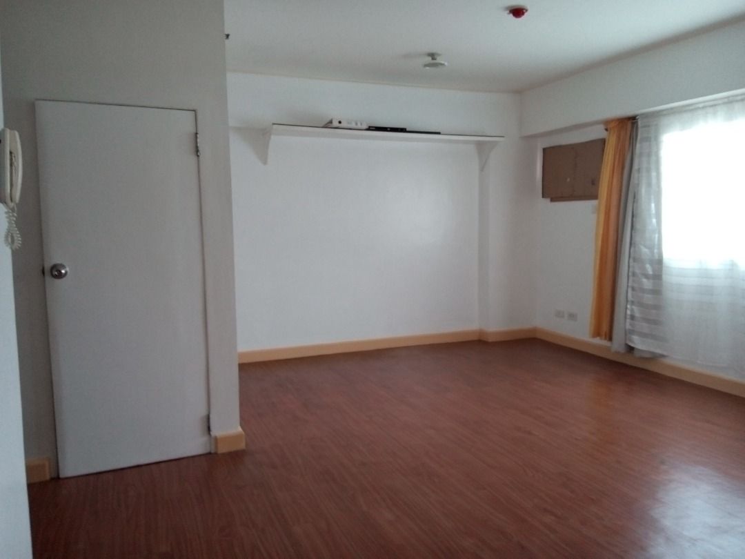 Big semi furnished studio unit at Pioneer Pointe07