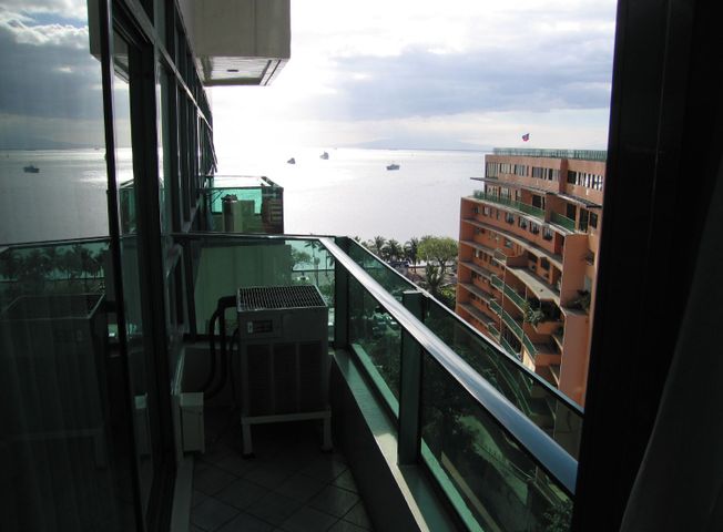 "OCEAN VIEW: 1BR Condo - Overlooks Manila Bay in Malate, Manila (For Rent)"04
