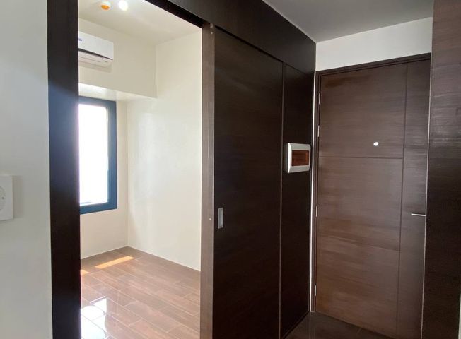 Luxury Living at Air Residences - 2 Bedroom Condo for Rent!03