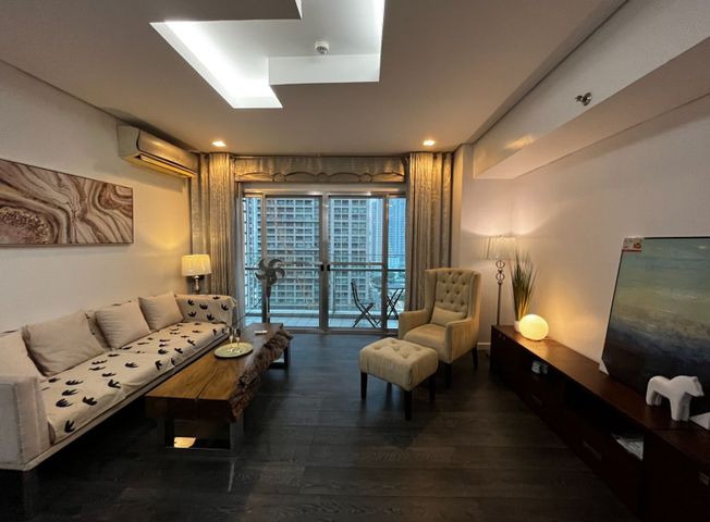 1 Luxury Bedroom For Rent in St. Francis Shangri-La Place02