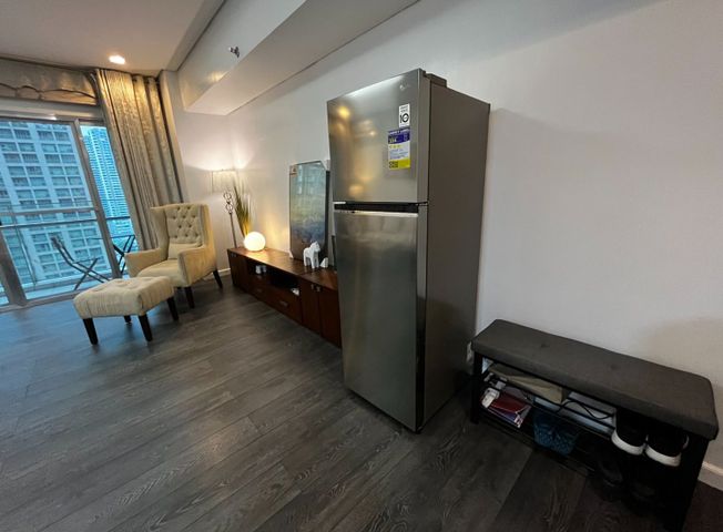 1 Luxury Bedroom For Rent in St. Francis Shangri-La Place05
