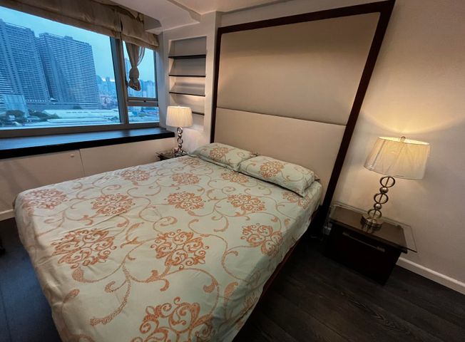 1 Luxury Bedroom For Rent in St. Francis Shangri-La Place08