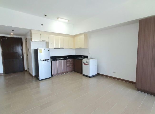 "For Rent Studio Venice Luxury Residences Tower A McKinley Hill, Taguig City"06