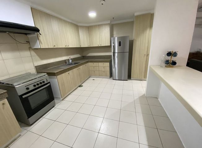 "2 Bedroom For Rent in Renaissance Tower, Pasig, Metro Manila"06