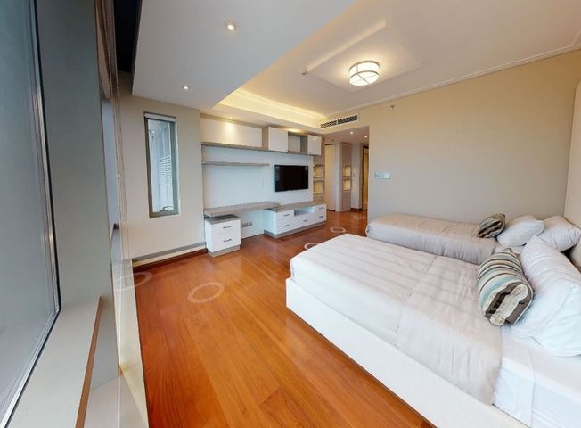 4 Bedroom Condominium for Lease Rent in Horizon Homes Shangri- La at the Fort BGC03