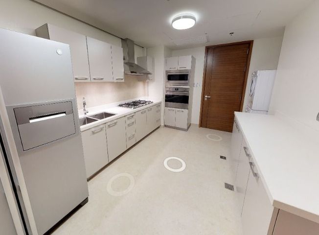 4 Bedroom Condominium for Lease Rent in Horizon Homes Shangri- La at the Fort BGC06