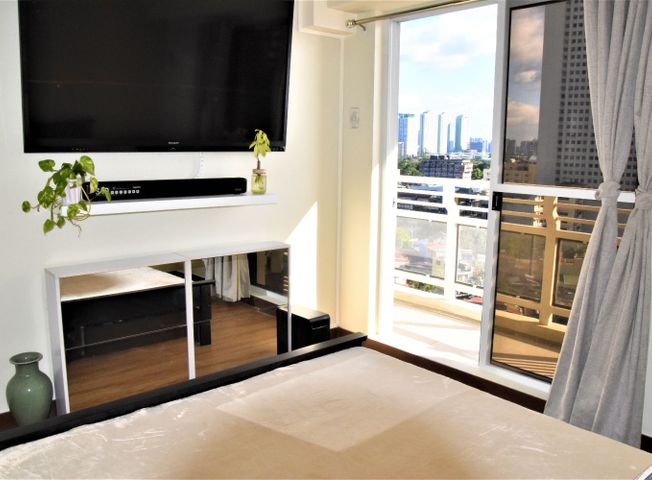 2BR Beautiful Corner Unit Viera Residences (2 Balconies) Fully Furnished02