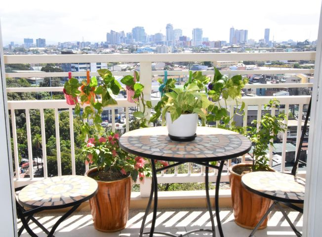 2BR Beautiful Corner Unit Viera Residences (2 Balconies) Fully Furnished04