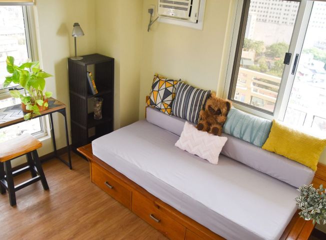 2BR Beautiful Corner Unit Viera Residences (2 Balconies) Fully Furnished05