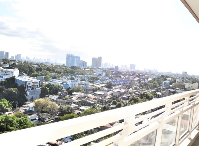 2BR Beautiful Corner Unit Viera Residences (2 Balconies) Fully Furnished08