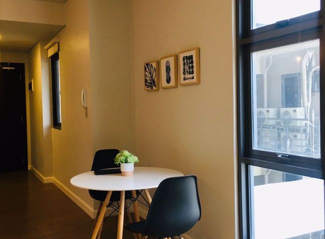 Modern and Stylish 2 Bedroom Corner Unit at Escala Salcedo03