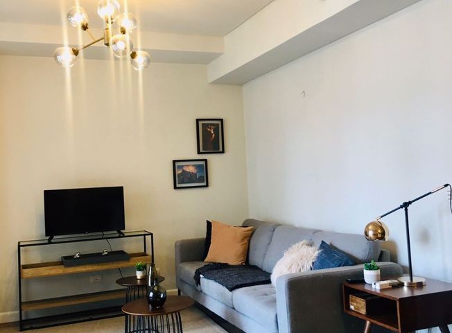Modern and Stylish 2 Bedroom Corner Unit at Escala Salcedo04