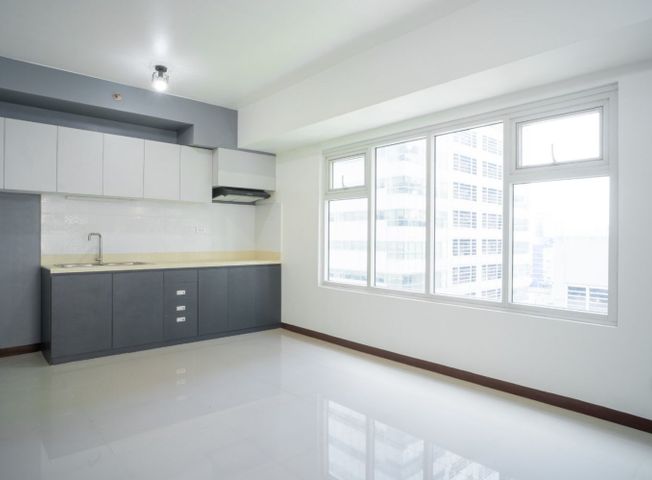 "For Lease/For Sale - Two Bedroom Unit in Gateway Garden Heights (Ready for Occupancy) in Pioneer, Mandaluyong City near SM Megamall, Shangri-La Edsa, Lourdes School, La Salle Greenhills, MRT 3 Station and Kapitolyo"05