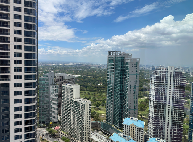 Luxury 2 bedroom for rent at Horizon Homes by Shangrila at the Fort03