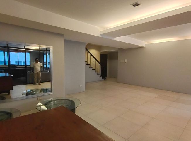 "For Rent: 3 Bedroom Condo Unit with 2 Parking Slots in Parc Royale, Ortigas"05