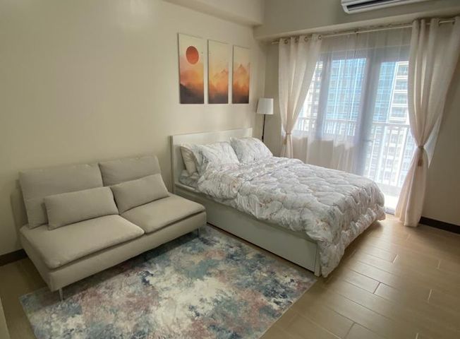 Fully Furnished Studio Unit with Balcony and Parking Space at The Ellis Makati02