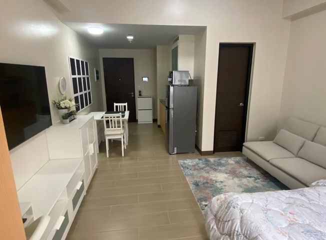 Fully Furnished Studio Unit with Balcony and Parking Space at The Ellis Makati03