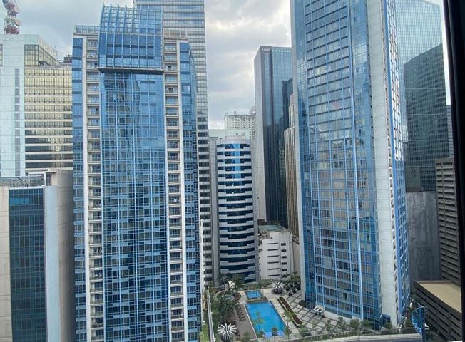 Fully Furnished Studio Unit with Balcony and Parking Space at The Ellis Makati08