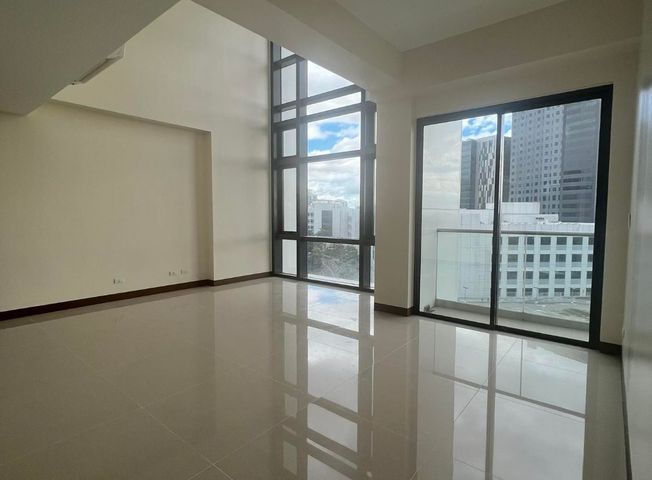 Spacious Three Bedroom for Rent in Albany Luxury Residences- McKinley West🏢✨02