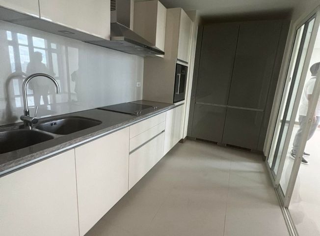 Spacious Three Bedroom for Rent in Albany Luxury Residences- McKinley West🏢✨04