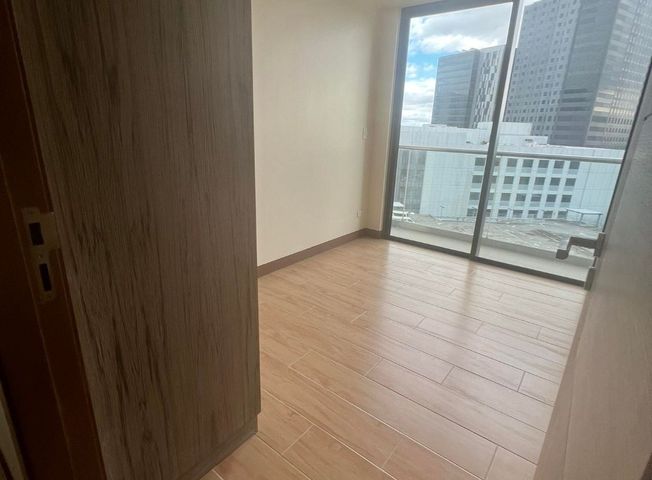 Spacious Three Bedroom for Rent in Albany Luxury Residences- McKinley West🏢✨06