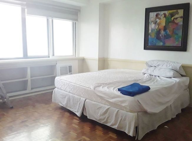 NICE 2BR CONDO UNIT FR RENT/SALE AT THE CROWN TOWER MAKATI03